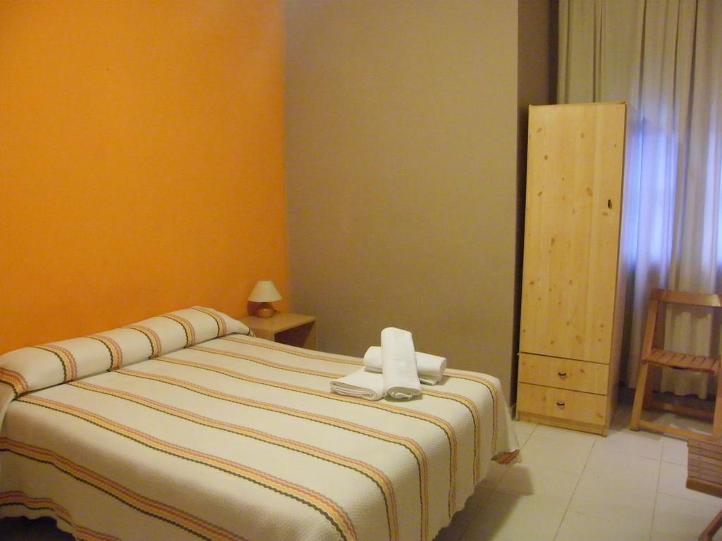Pension Corona Zaragoza Ngoại thất bức ảnh